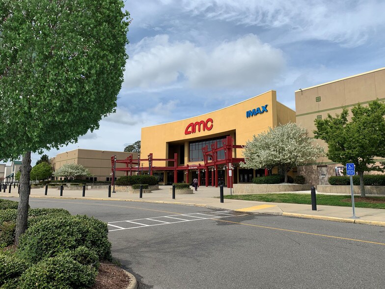 1-60 Town Center Way, Hampton, VA à louer - Photo du bâtiment - Image 2 de 14