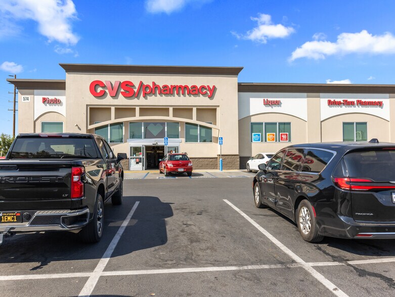 574 W Lacey Blvd, Hanford, CA for sale - Building Photo - Image 2 of 7