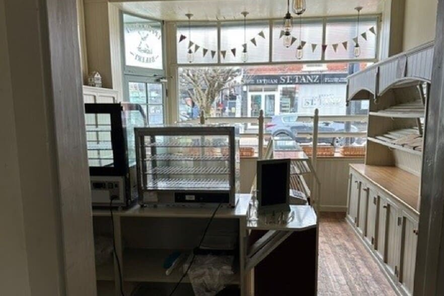 8 Station Rd, Lytham St Annes for sale - Interior Photo - Image 2 of 8