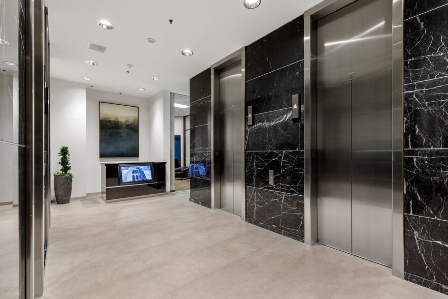 3730 Kirby Dr, Houston, TX for lease - Building Photo - Image 3 of 8