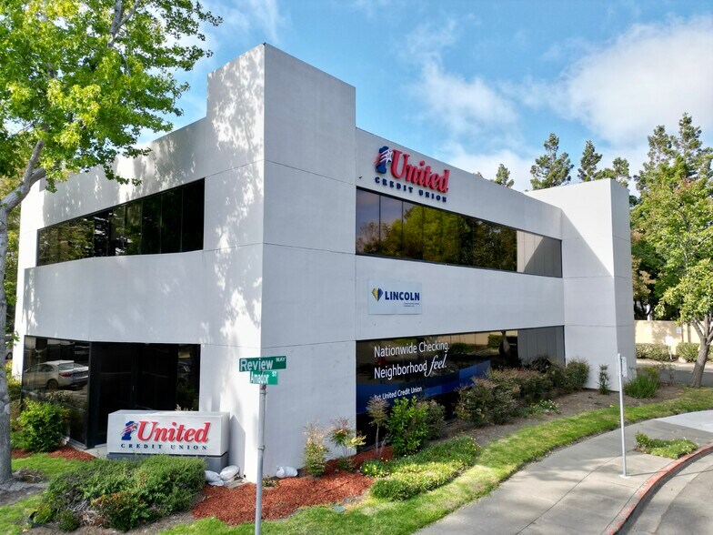 111 Review Way, Hayward, CA à louer - Photo du bâtiment - Image 2 de 9