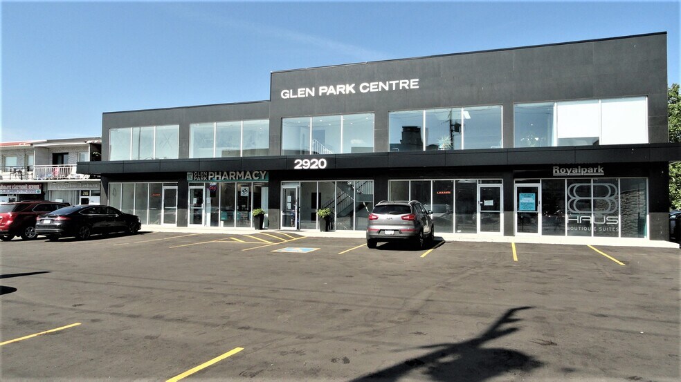 2920 Dufferin St, Toronto, ON à louer - Photo du bâtiment - Image 3 de 17