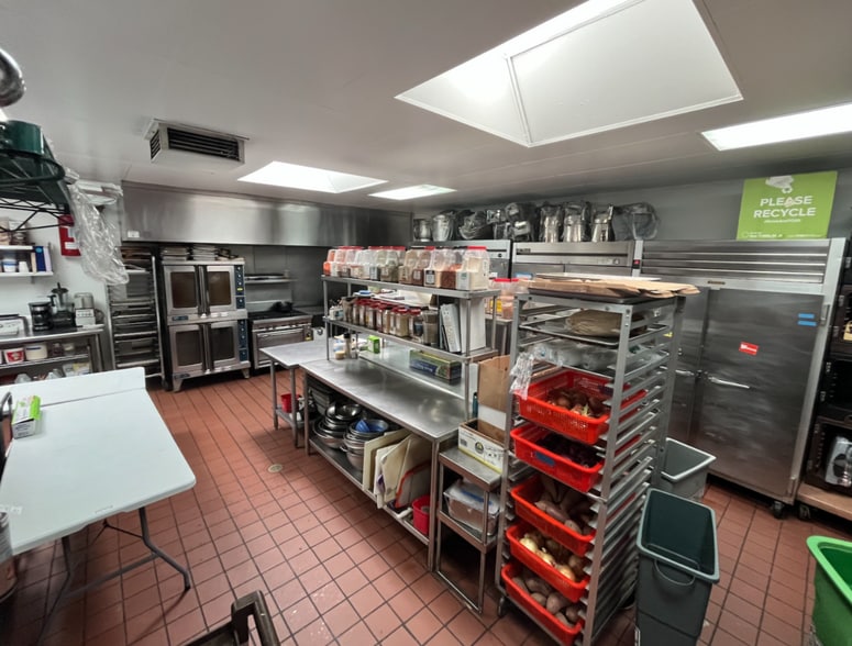 3048 Fletcher Dr, Los Angeles, CA for lease - Building Photo - Image 2 of 5