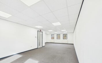 Centre Ct, Pontypridd à louer Photo intérieure- Image 1 de 16