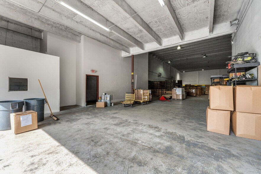 2100 Nw 102nd Pl, Doral, FL for lease - Building Photo - Image 3 of 17