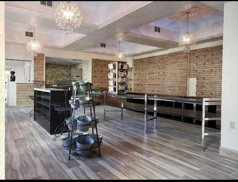692 N Orange Ave, Orlando, FL for lease - Building Photo - Image 3 of 10