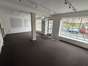 8 Smiddy Hl, Pickering for lease Interior Photo- Image 1 of 3