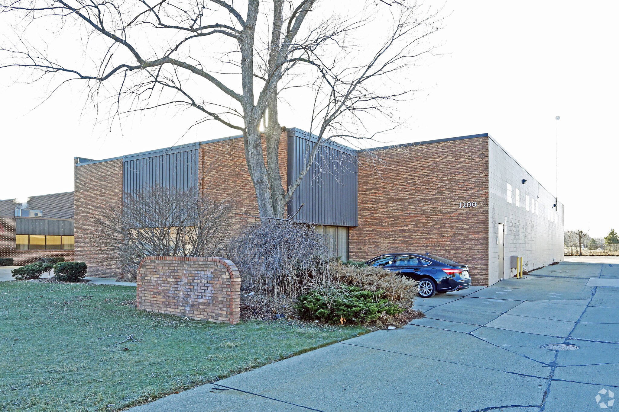 1200 Kempar Ave, Madison Heights, MI for lease Primary Photo- Image 1 of 8