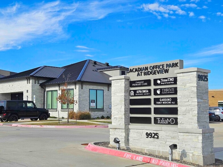 9925 Gillespie Dr, Plano, TX à louer - Photo du bâtiment - Image 3 de 6