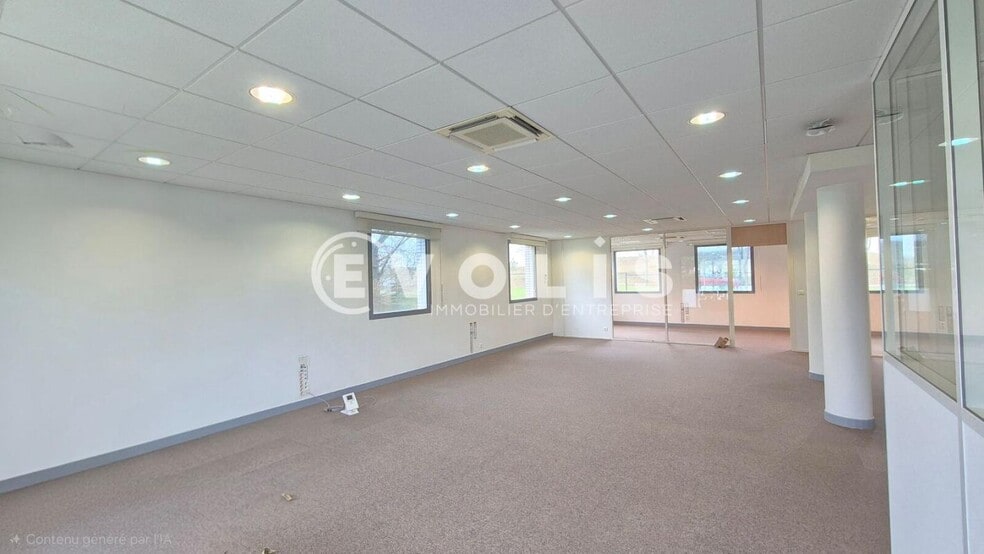 Office in Magny Le Hongre for lease - Interior Photo - Image 1 of 16