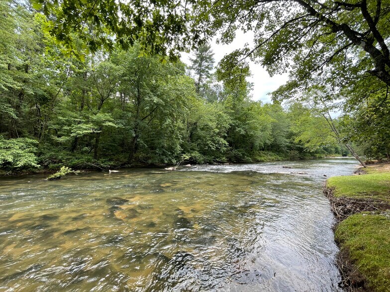 Highway 441 S, Lakemont, GA à vendre - Photo du bâtiment - Image 2 de 12