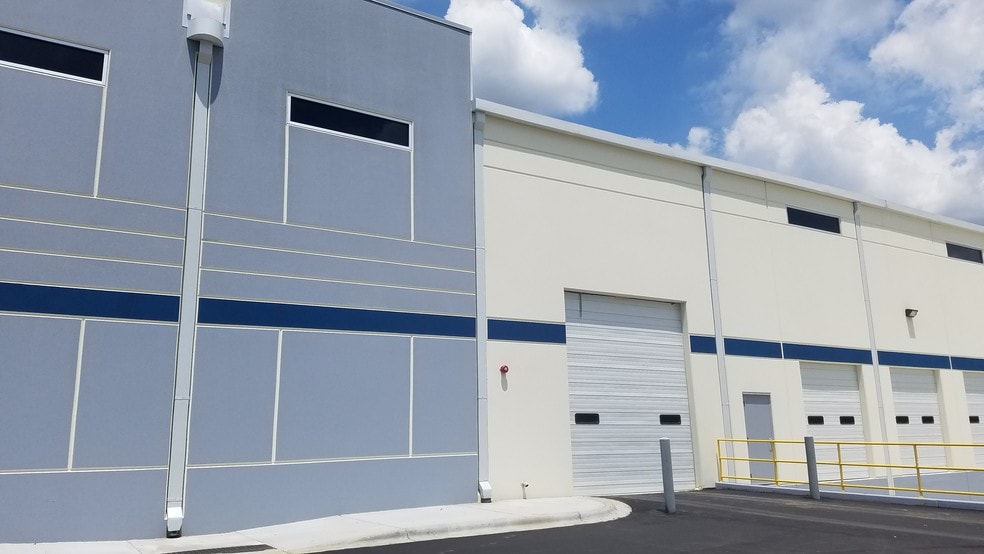 12031 Westhall Dr, Charlotte, NC for lease - Building Photo - Image 3 of 8