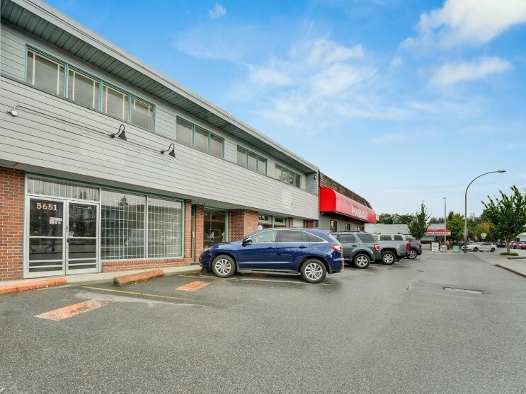 5651 Cowrie St, Sechelt, BC for sale - Primary Photo - Image 1 of 1