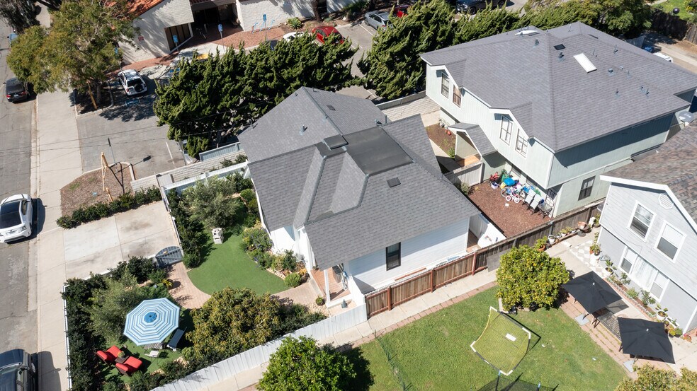 57 E Center St, Ventura, CA à vendre - Photo du bâtiment - Image 3 de 12