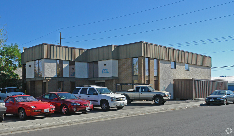 2702 N Perry St, Spokane, WA for lease - Primary Photo - Image 1 of 3