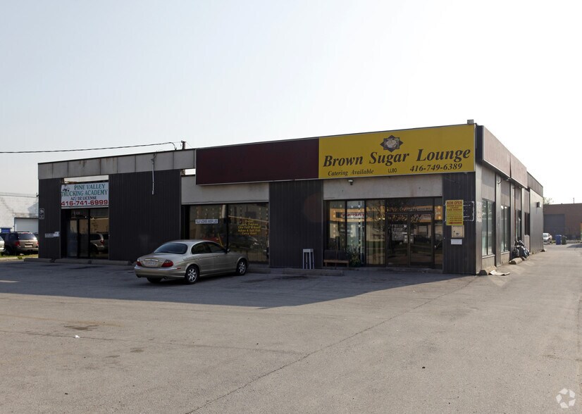 1327-1329 Martin Grove Rd, Toronto, ON à vendre - Photo principale - Image 1 de 1