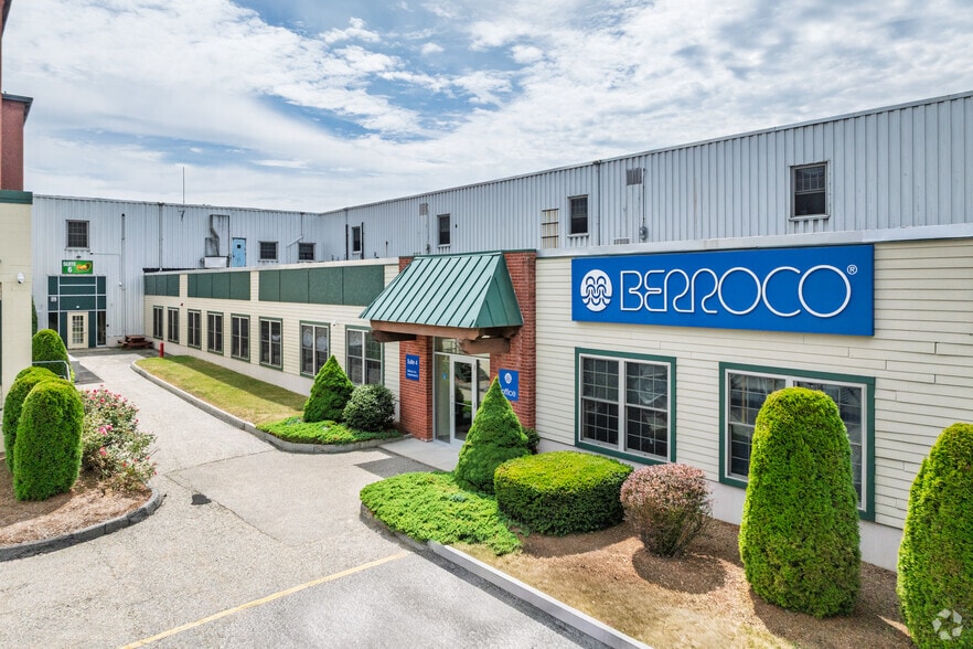 1 Tupperware Dr, North Smithfield, RI for lease - Building Photo - Image 2 of 7