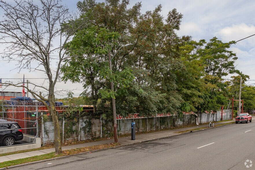 2124 Mill Ave, Brooklyn, NY à louer - Photo du bâtiment - Image 3 de 13