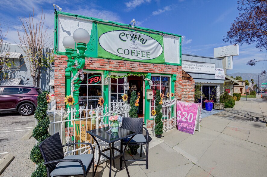 2205 W Olive Ave, Burbank, CA à vendre - Photo du bâtiment - Image 2 de 10