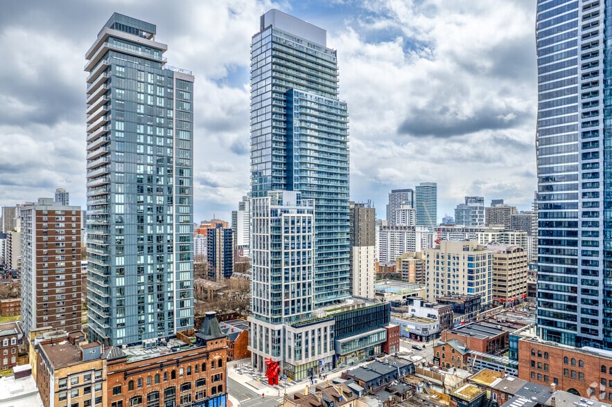 599 Yonge St, Toronto, ON for sale - Building Photo - Image 1 of 25