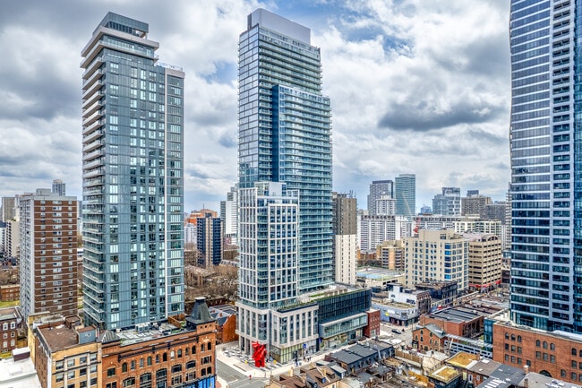 Plus de détails pour 599 Yonge St, Toronto, ON - Multi-résidentiel à vendre