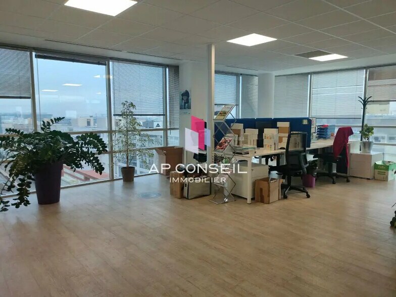 Bureau dans Montigny-le-Bretonneux à louer - Photo intérieure - Image 1 de 10