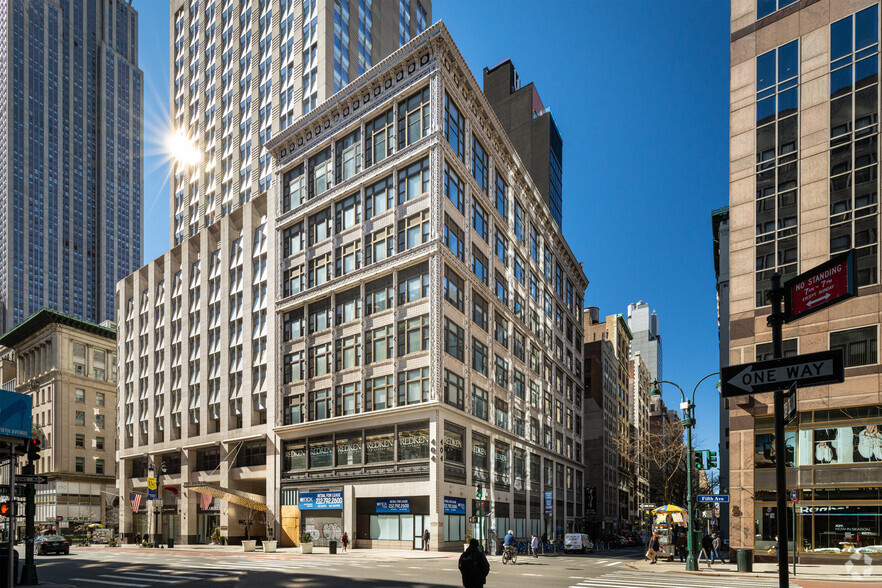 404 Fifth Ave, New York, NY for lease - Primary Photo - Image 1 of 6