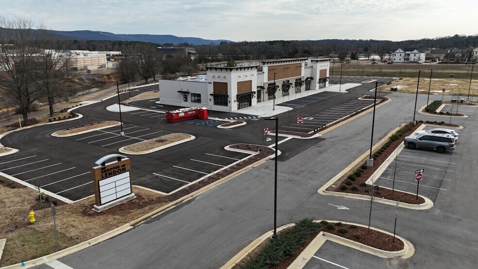 2626 Carl T Jones SE Dr, Huntsville, AL à louer - Photo du bâtiment - Image 3 de 5