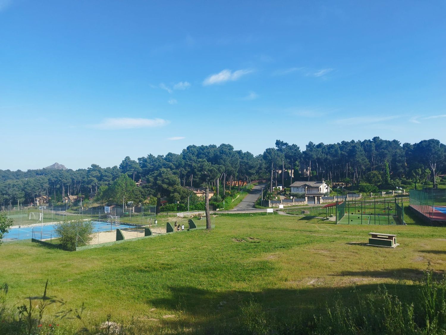 Calle de Coruña, 919, Cadalso de los Vidrios, Madrid à vendre Photo du bâtiment- Image 1 de 23