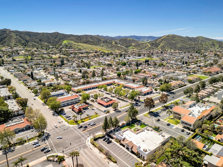 5710-5772 E Los Angeles Ave, Simi Valley, CA à louer - Aérien - Image 3 de 18
