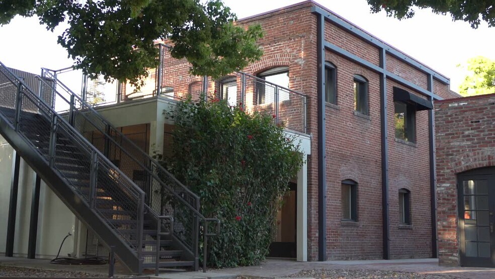 207 S Fair Oaks Ave, Pasadena, CA à louer - Vidéo sur l’inscription commerciale - Image 2 de 6