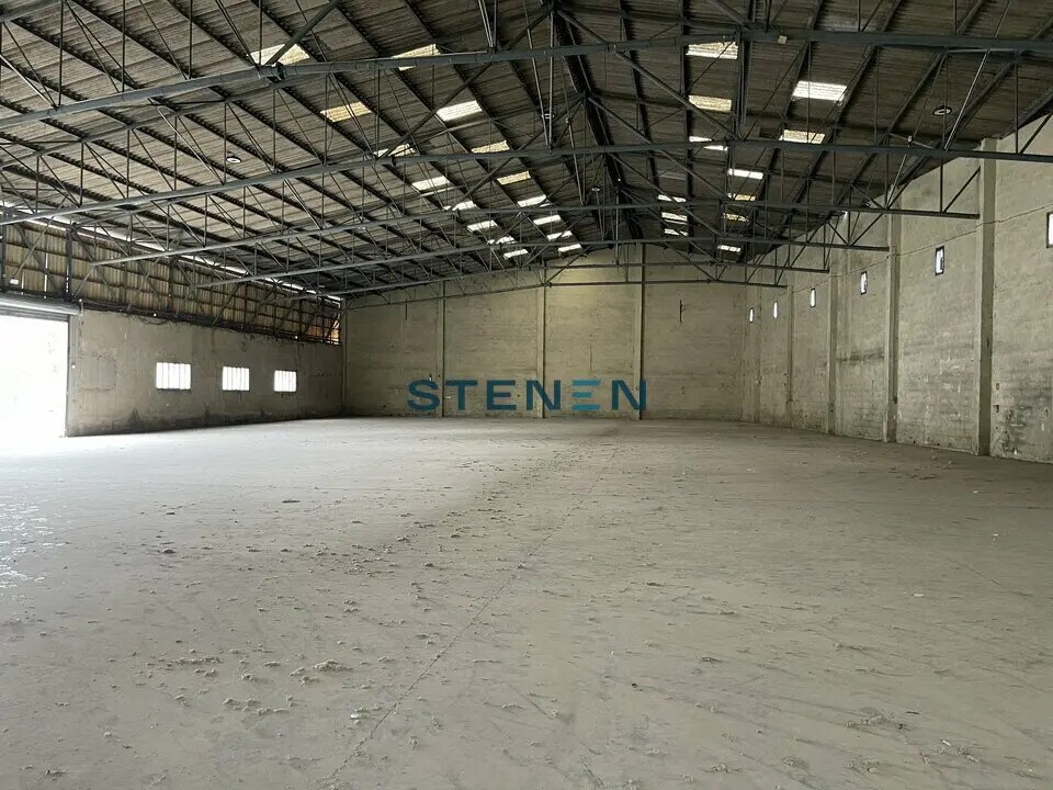 Flex in Bouc-Bel-Air for lease Interior Photo- Image 1 of 9