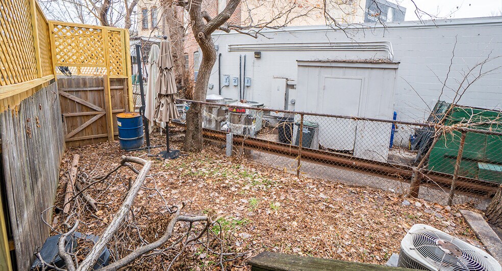 1240 Pennsylvania Ave SE, Washington, DC à vendre - Photo du bâtiment - Image 3 de 7