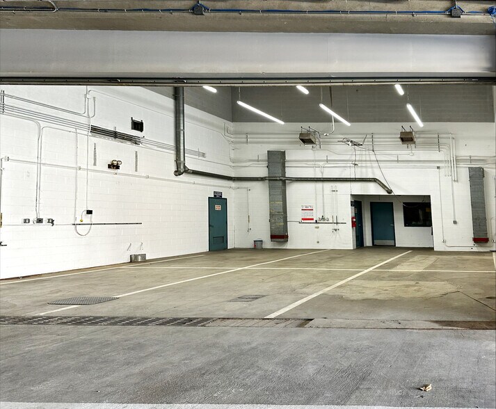 460 W 5th St, San Pedro, CA à louer - Photo du bâtiment - Image 2 de 11