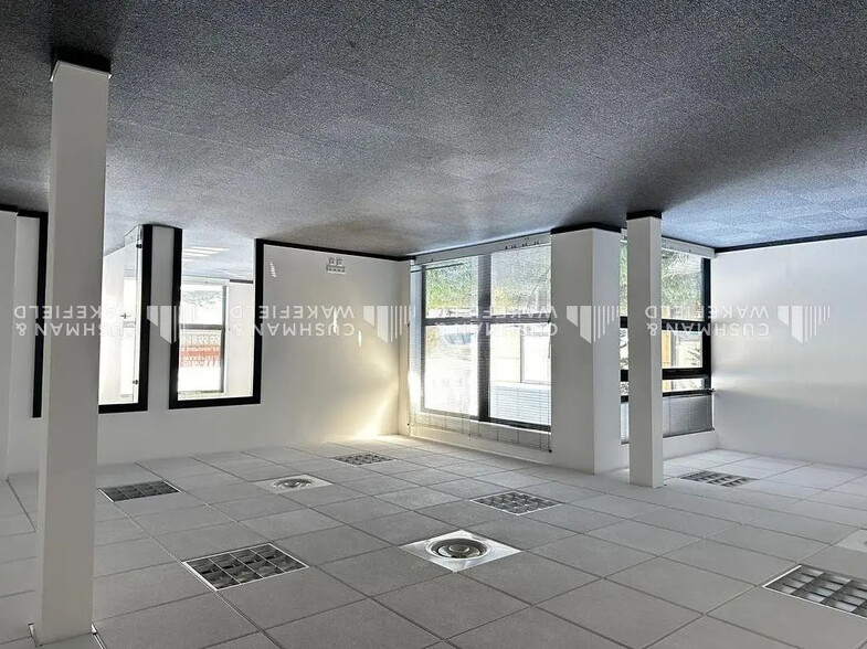 Office in Schiltigheim for lease - Interior Photo - Image 2 of 12