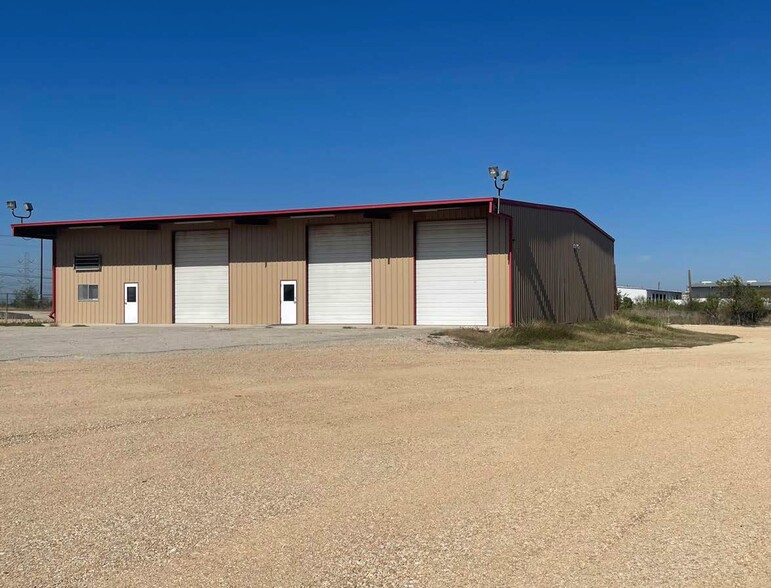 2290 FM 1516, Converse, TX for lease - Building Photo - Image 2 of 4