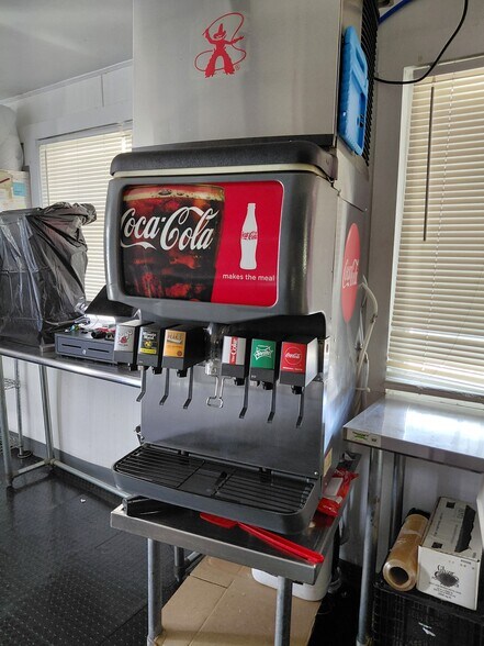 184 N Main St, Norwich, CT à vendre - Photo du bâtiment - Image 2 de 12