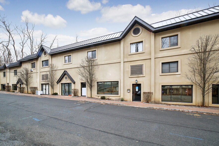 7-11 Legion Dr, Valhalla, NY à louer - Photo du bâtiment - Image 3 de 24