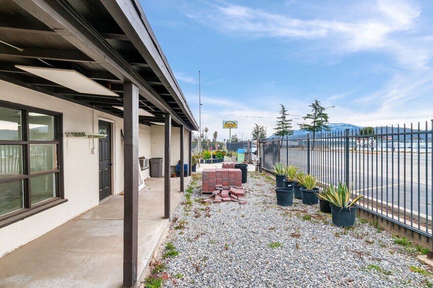 1450-1454 E 6th St, Beaumont, CA à louer - Photo du bâtiment - Image 2 de 25