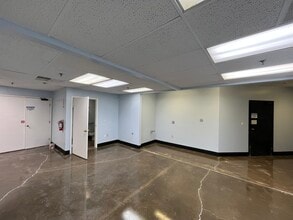 4156 Danvers Ct SE, Grand Rapids, MI for lease Interior Photo- Image 1 of 5