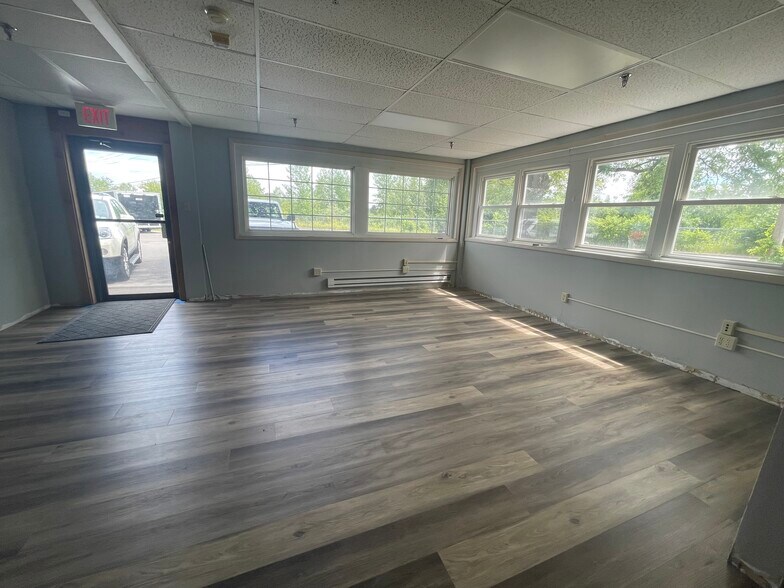 102 Sharron Ave, Plattsburgh, NY à louer - Photo intérieure - Image 2 de 5