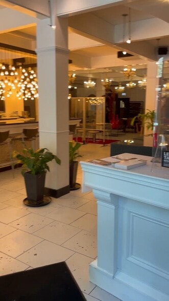 10 W Hubbard St, Chicago, IL for lease - Commercial Listing Video - Image 2 of 12