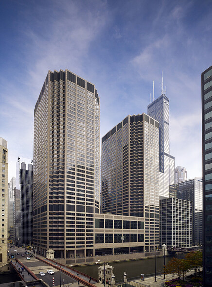 10 S Wacker Dr, Chicago, IL à louer - Photo du bâtiment - Image 1 de 15