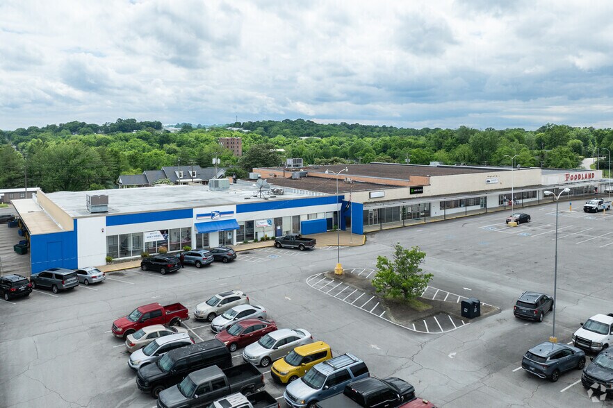 421-427 W 7th St, Columbia, TN for lease - Building Photo - Image 1 of 1