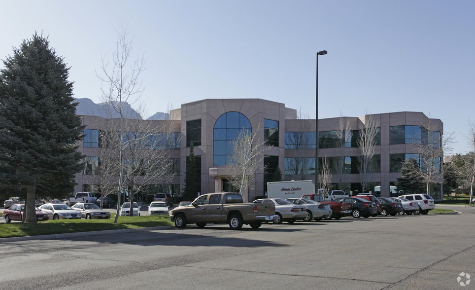 5252 N Edgewood Dr, Provo, UT à louer - Photo du bâtiment - Image 2 de 23