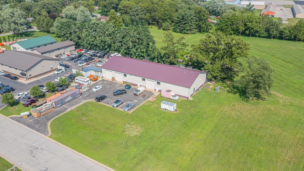 139 Gatlin Dr, Griffith, IN for lease - Building Photo - Image 3 of 16