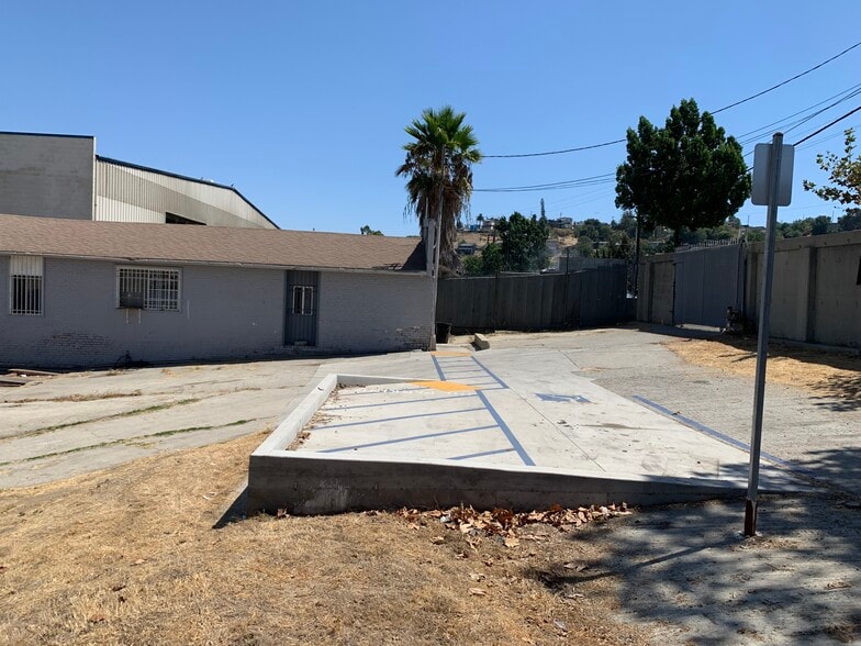 1528 N Bonnie Beach Pl, Los Angeles, CA for sale - Building Photo - Image 3 of 7