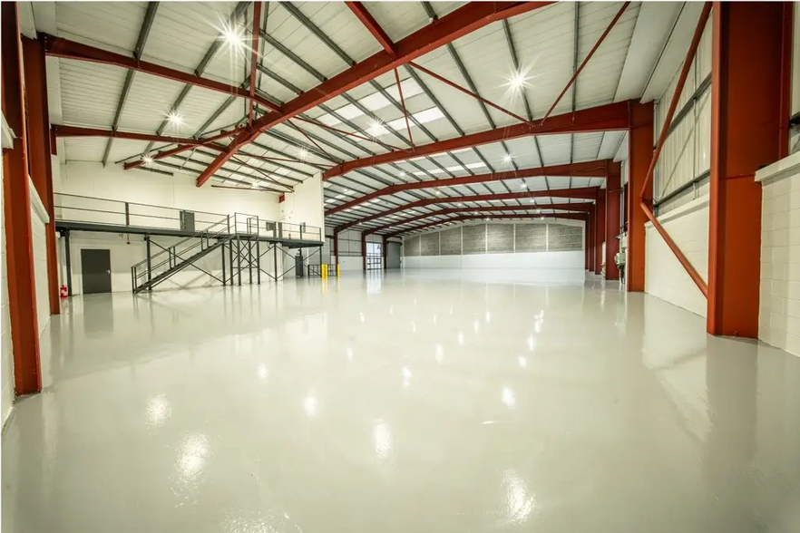 Union Rd, Bolton for lease - Interior Photo - Image 3 of 7