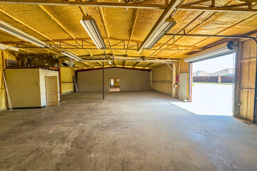 140 Coin St, Fort Worth, TX à vendre - Photo du bâtiment - Image 3 de 20