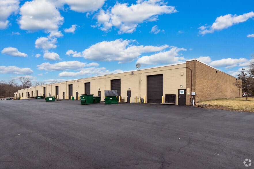 2014 Ford Rd, Bristol, PA à louer - Photo du bâtiment - Image 3 de 8